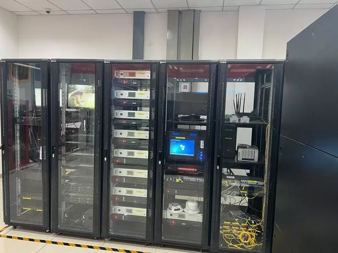 약한 전류 캐비닛이 시스템 통합을 어떻게 향상합니까?